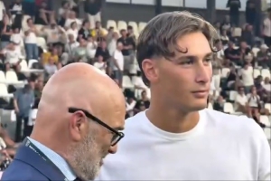 真人百家乐游戏-有情有义！埃斯波西托休假期重回斯佩齐亚，向俱乐部及球迷告别