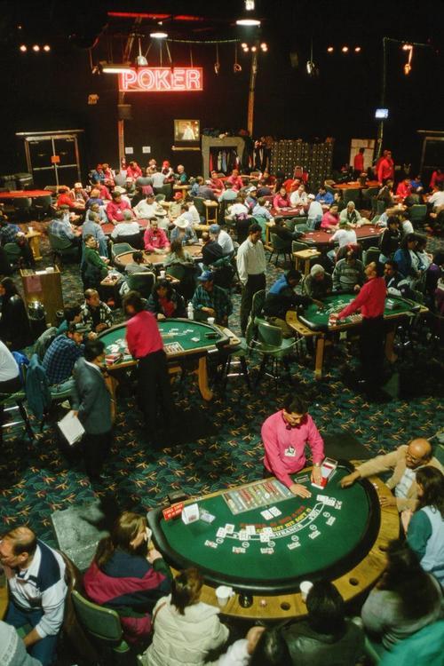 真人百家乐游戏-钱再多有什么用？87岁李双江一家4口的现状，给所有男人提了个醒